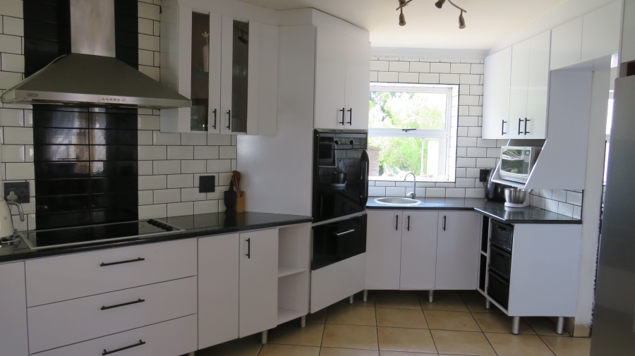 4 Bedroom Property for Sale in Firlands Western Cape